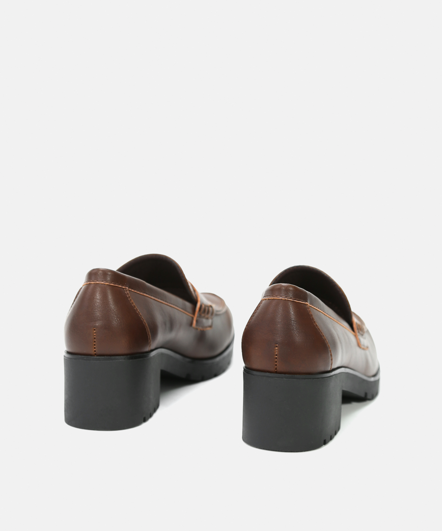 Zapatos tac&oacute;n copete image number null